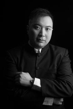 李秦龍